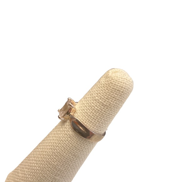 925 Sterling Silver square Clear Crystal ring, size 4 1/2 . Stamped 925 - Picture 3 of 4